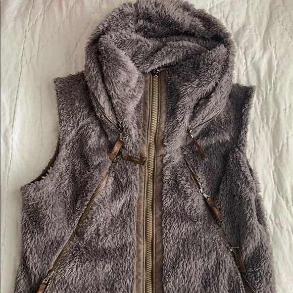 Kuhl aviator Cozy Gray Faux Fur Vest - Picture 1 of 4